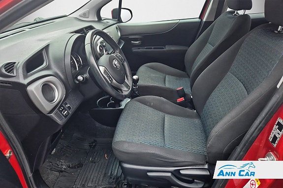 Toyota Yaris 9 of 9