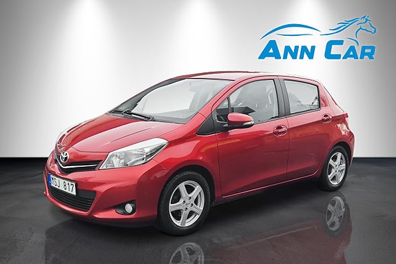 Toyota Yaris 2 of 9