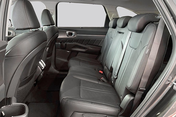 Kia Sorento 7 of 30