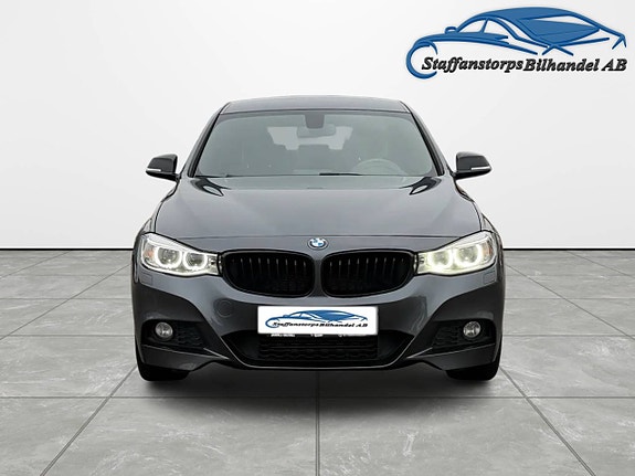 BMW 320 2 of 5