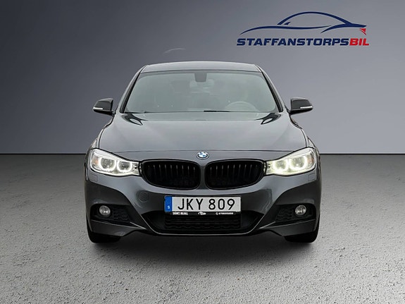 BMW 320 2 of 12
