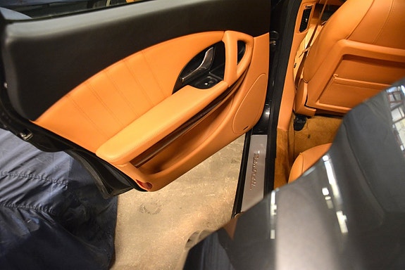Maserati Quattroporte 12 of 21