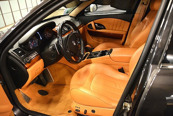 Maserati Quattroporte 10 of 21