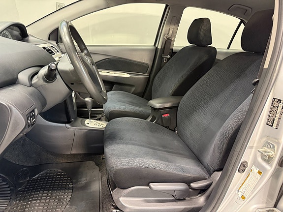 Toyota Yaris 9 of 18