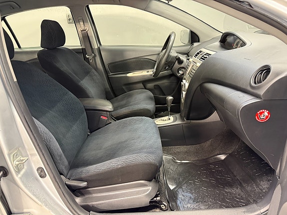 Toyota Yaris 10 of 18