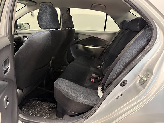 Toyota Yaris 11 of 18