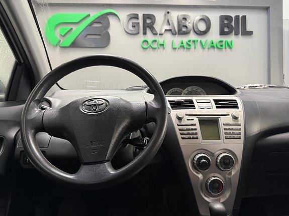Toyota Yaris 15 of 18