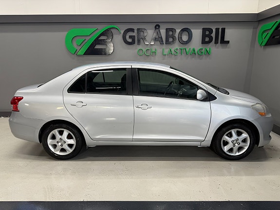 Toyota Yaris 6 of 18