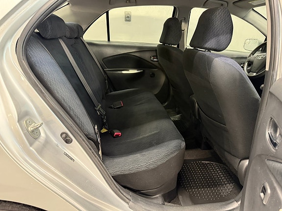 Toyota Yaris 12 of 18