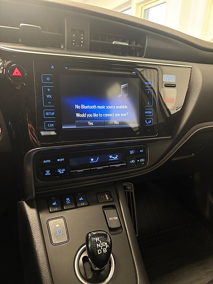 Toyota Auris 7 of 11