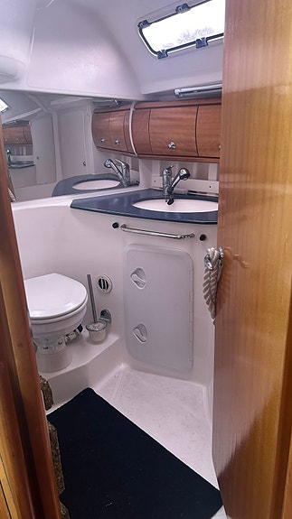 Bavaria 38 Cruiser 7 of 13