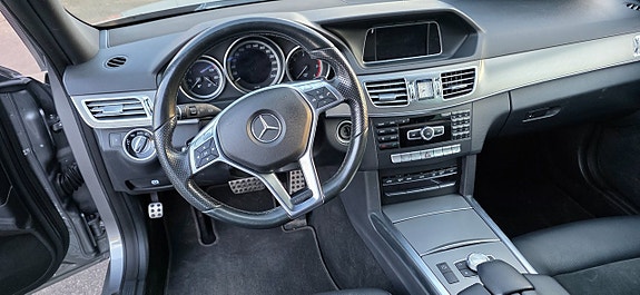 Mercedes-Benz E220 12 of 12