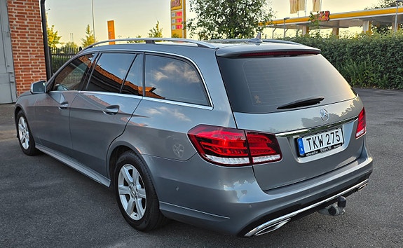 Mercedes-Benz E220 5 of 5