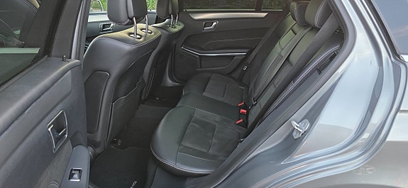 Mercedes-Benz E220 9 of 12