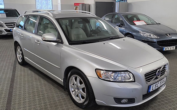 Volvo V50 4 of 5