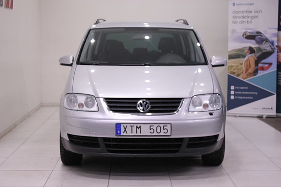 Volkswagen Touran 3 of 23