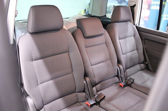 Volkswagen Touran 16 of 23