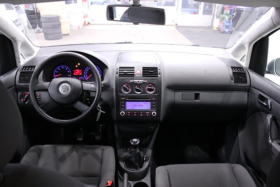 Volkswagen Touran 11 of 23