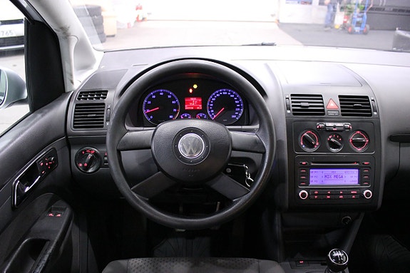 Volkswagen Touran 10 of 23
