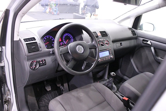 Volkswagen Touran 9 of 23