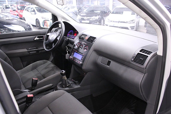 Volkswagen Touran 13 of 23