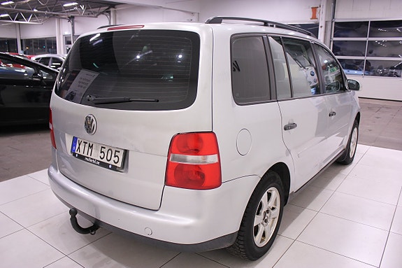 Volkswagen Touran 7 of 23