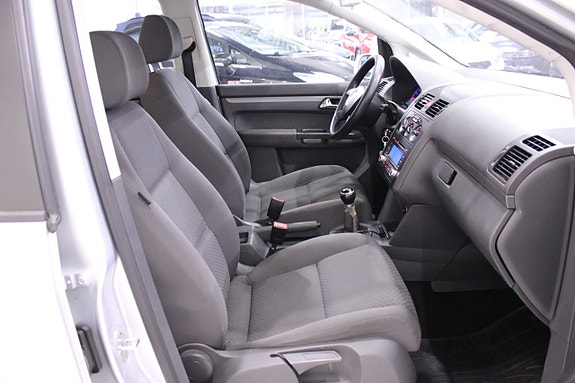 Volkswagen Touran 14 of 23