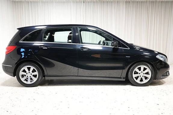 Mercedes-Benz B180 3 of 5