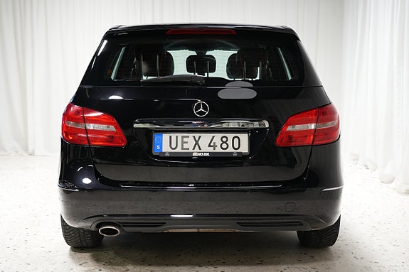 Mercedes-Benz B180 4 of 5