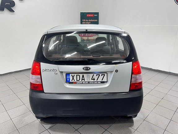 Kia Picanto 7 of 16