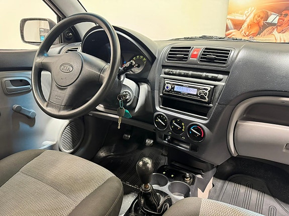 Kia Picanto 2 of 5