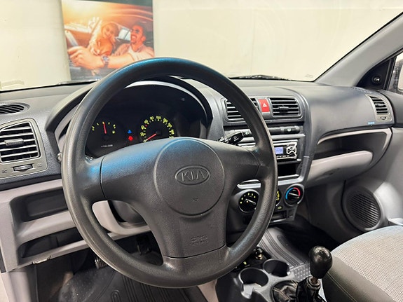 Kia Picanto 16 of 16