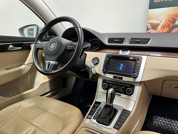 Volkswagen Passat 2 of 5