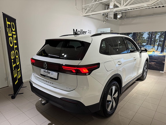 Volkswagen Tiguan 3 of 22