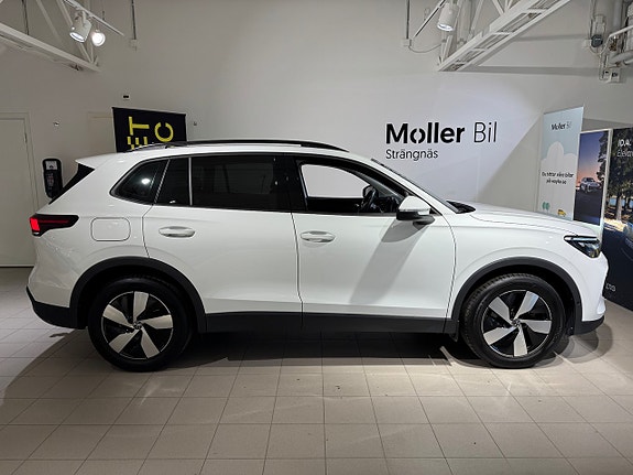 Volkswagen Tiguan 2 of 22