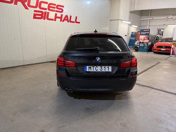 BMW 520d 3 of 5