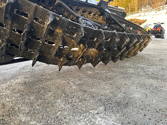Lynx Shredder DS 3900 850 E-Tec Turbo R -24 6 of 6