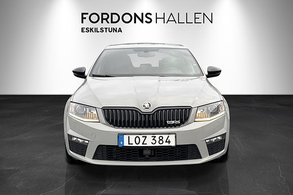 Skoda Octavia 2 of 5