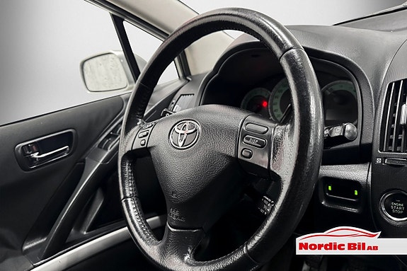 Toyota Corolla Verso 6 of 12