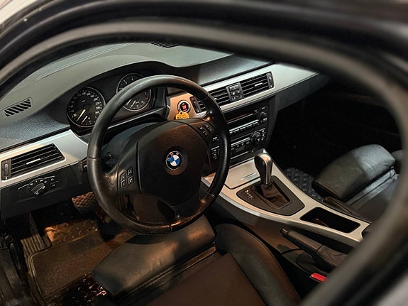 BMW 320i 12 of 12