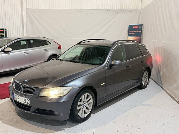 BMW 320i 4 of 12