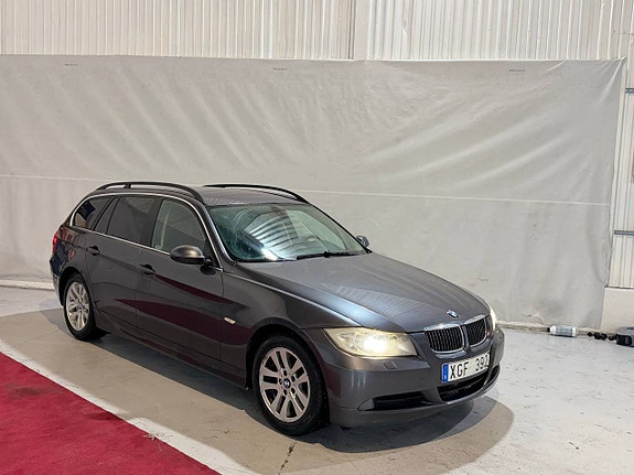 BMW 320i 2 of 12