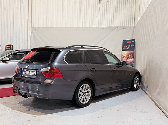 BMW 320i 6 of 12