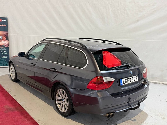 BMW 320i 7 of 12