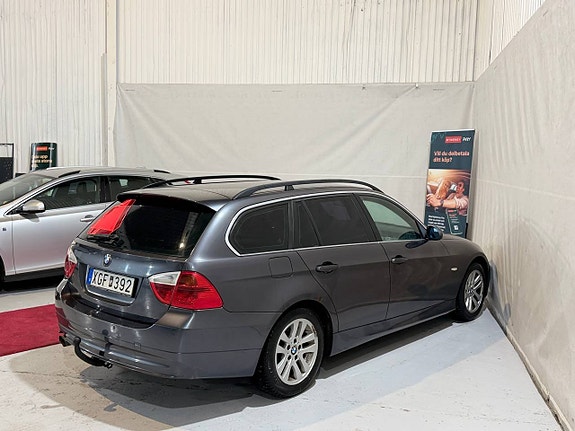 BMW 320i 5 of 12