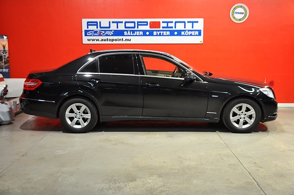 Mercedes-Benz E200 2 of 5