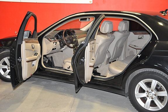 Mercedes-Benz E200 12 of 21