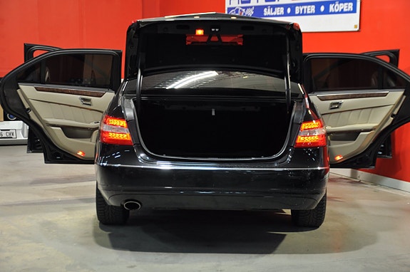 Mercedes-Benz E200 14 of 21