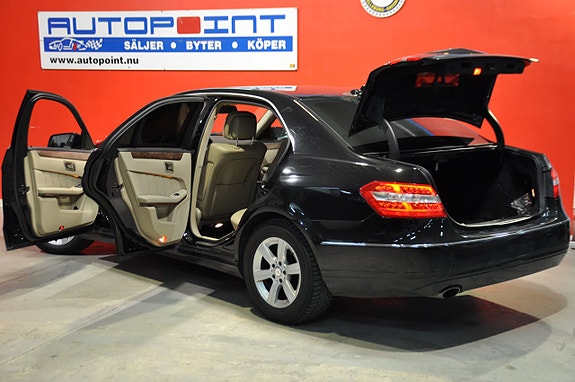 Mercedes-Benz E200 13 of 21