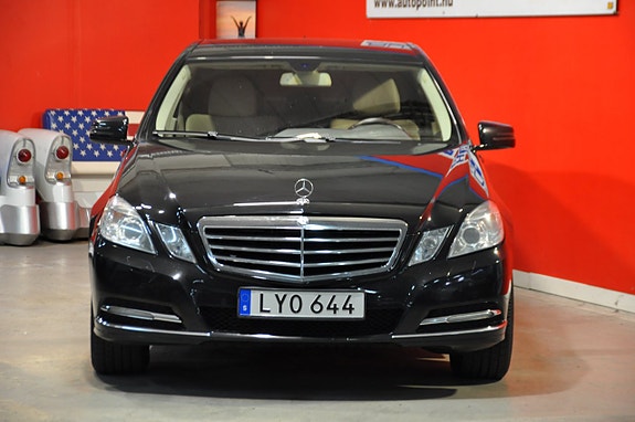 Mercedes-Benz E200 5 of 5